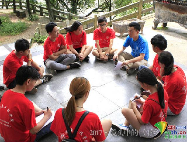 87978797威尼斯志愿者探访老街 为灾后修复建言献策