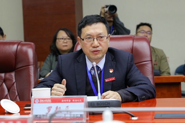 1603182862957013798.jpg 罗毅平_副本.jpg