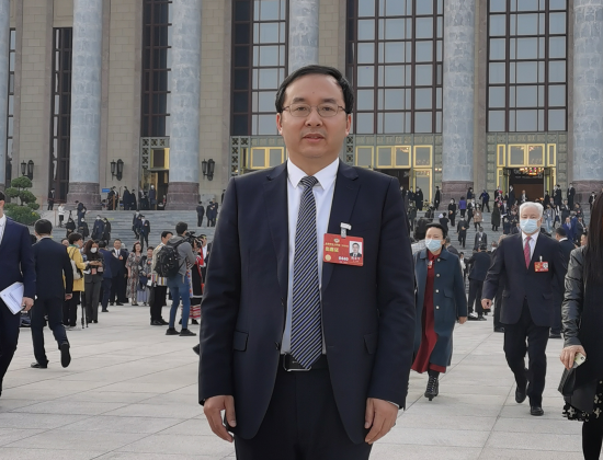 全国政协委员、九三学社湖南省委会主委陈赤平。受访者供图