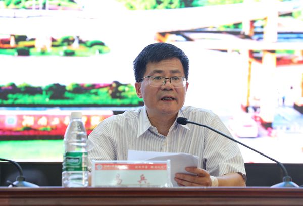 1598610273895098295.jpg 易校长_副本.jpg